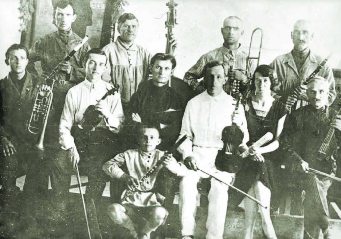 Джаннет Далгат (внизу, вторая справа) 1928 год