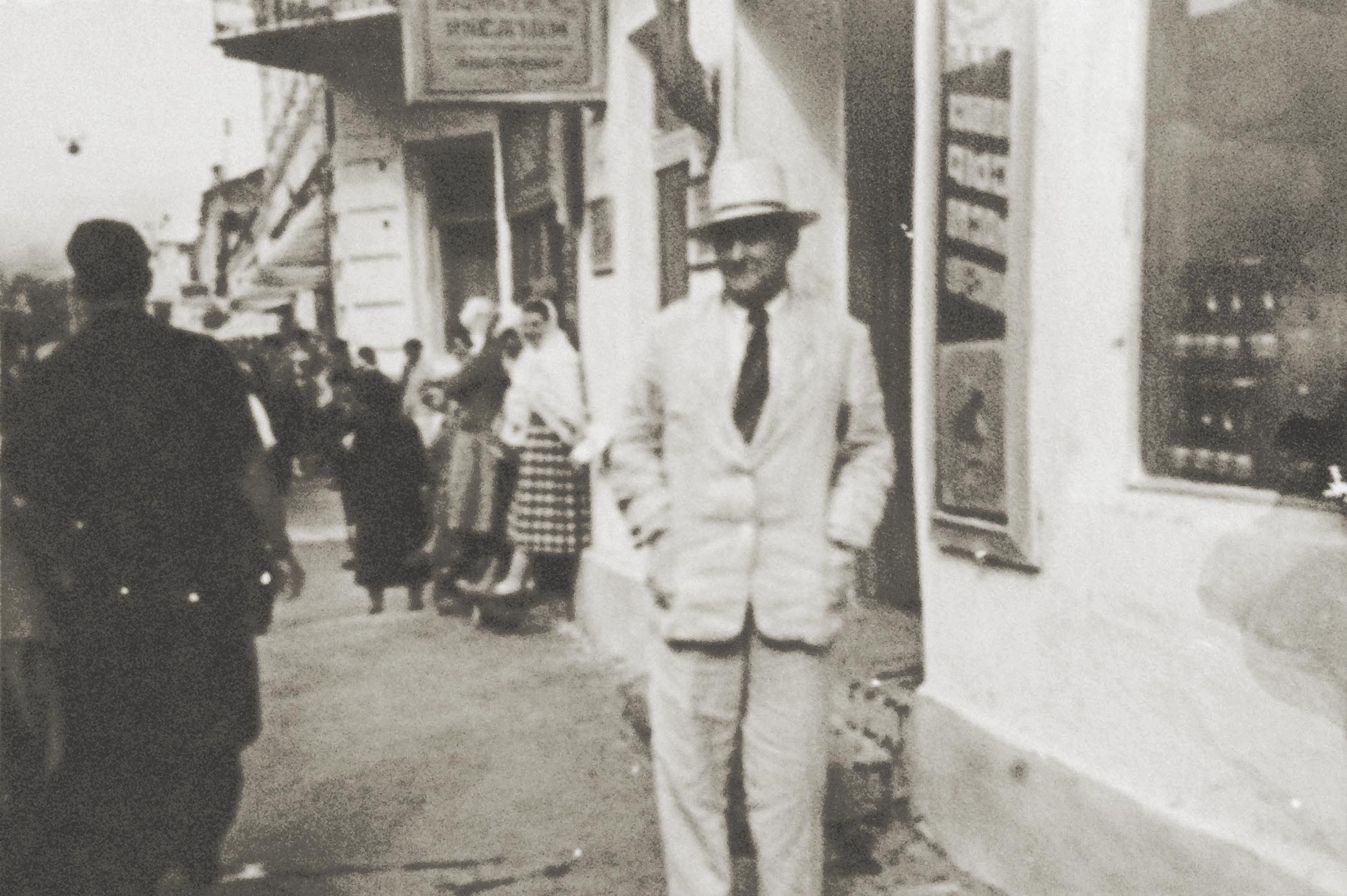 Готфрид Алиевич Гасанов на улице г. Махачкалы, 1949 г.