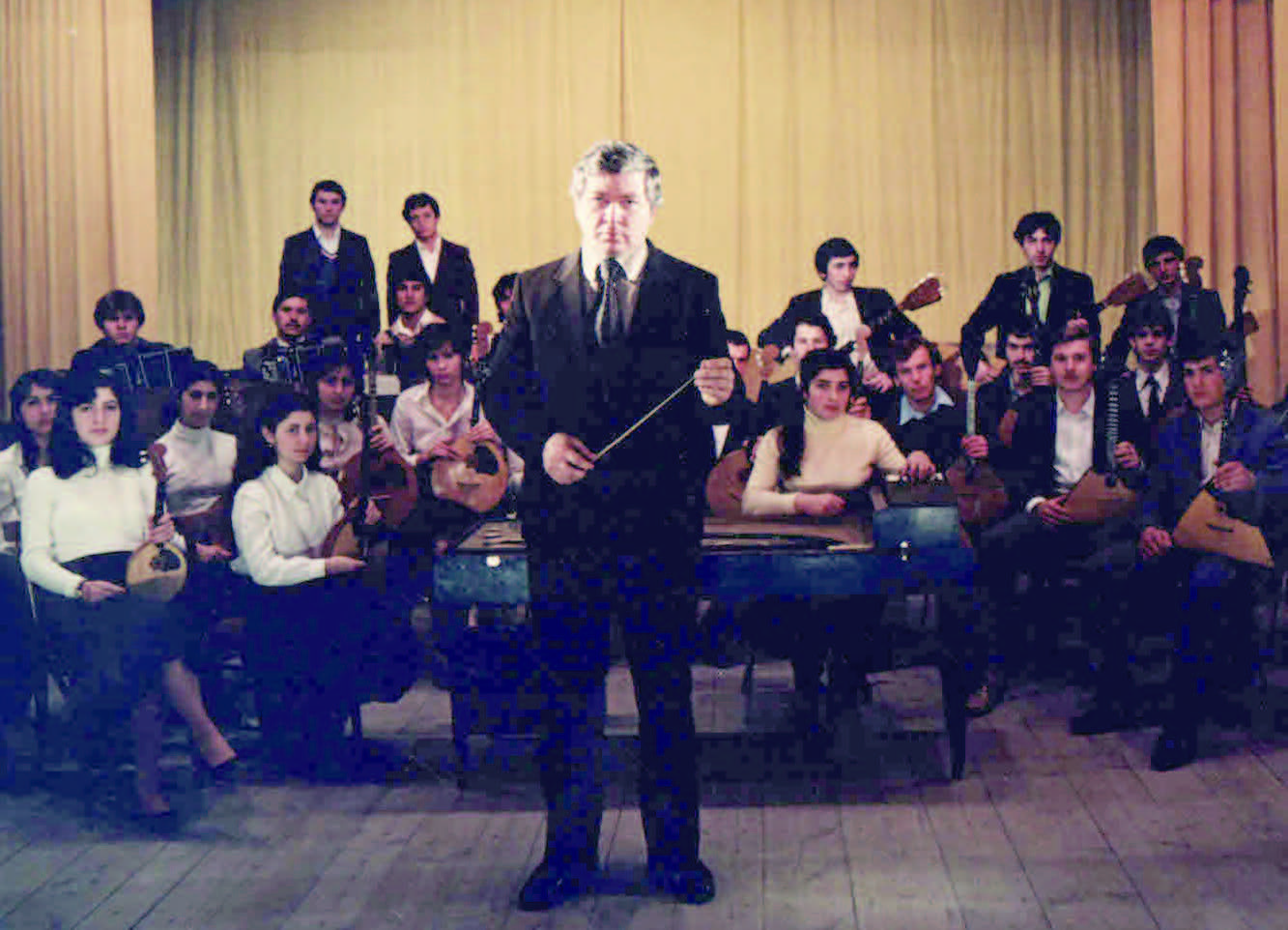 80-е годы оркестр р.н.и. руководитель Белогуров Б. В.